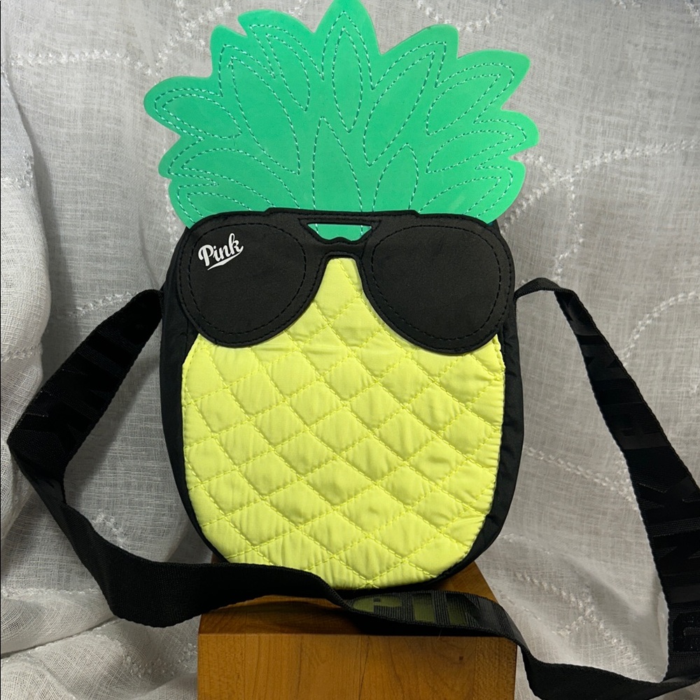 NWOT Pink Victoria’s Secret pineapple lunch bag